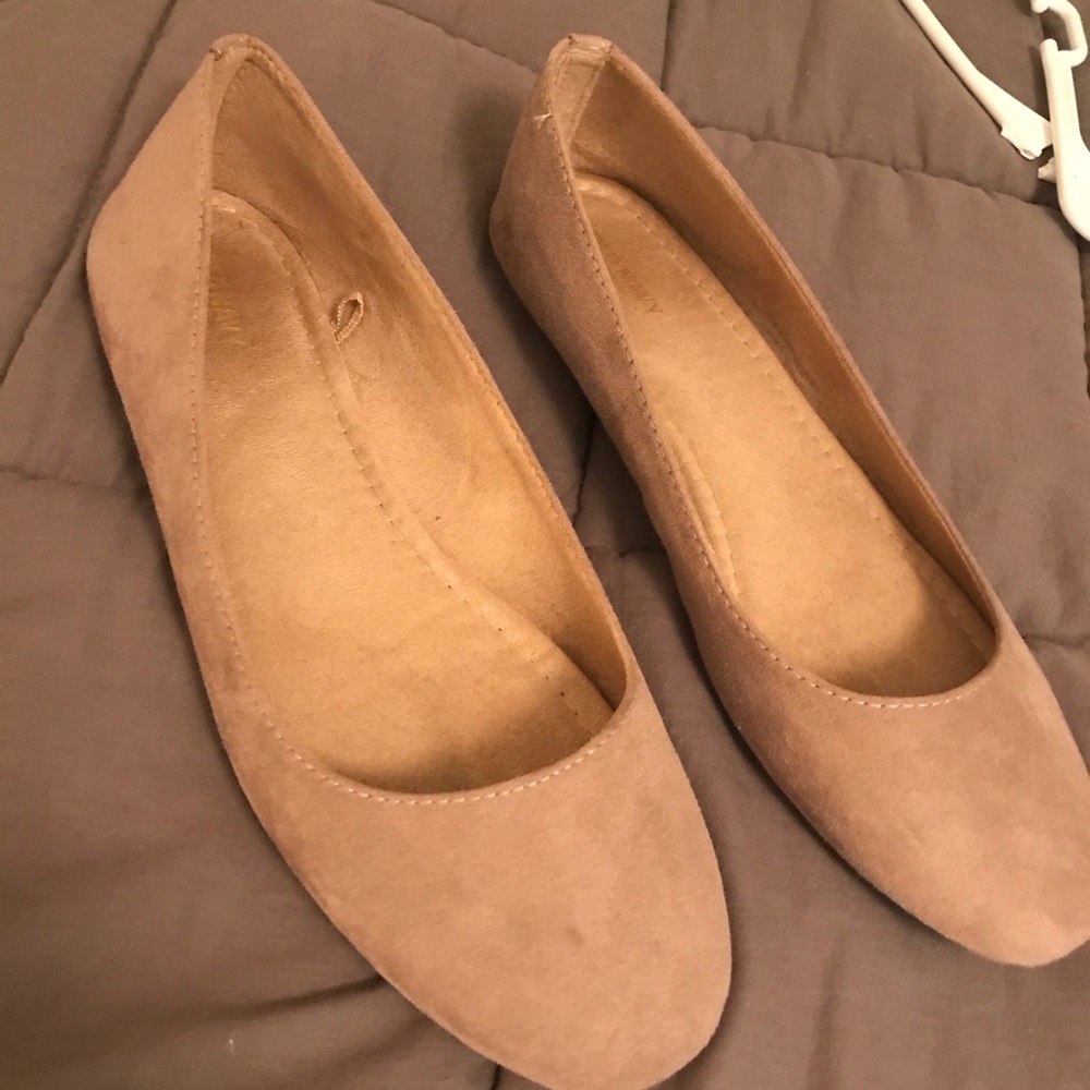 Old Navy Size 10 Tan Flats